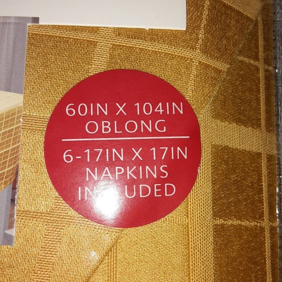 Huntington Home 60 x 104 Oblong Tablecloth & Napkin Set Premium Jacquard Weave - Picture 2 of 6